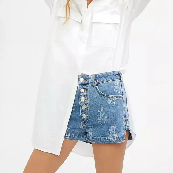 NWT Anthropologie Pilcro Woman's Embroidered Ultra High-Rise Denim Shorts 32 - Picture 5 of 5